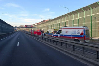 DTŚ zablokowana w obu kierunkach. Kierowca uderzył w bariery