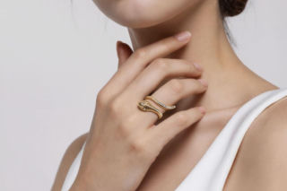 Czego pokolenie Z oczekuje od biżuterii? Trendy, indywidualność i styl w Dzień Kobiet