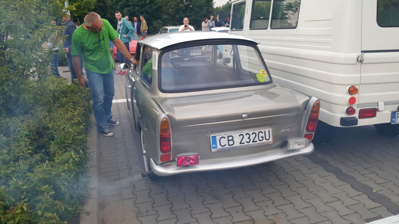 Bydgoskie Klasyki Nocą po raz kolejny oczarowały miłośników zabytkowych aut! [ZDJĘCIA]