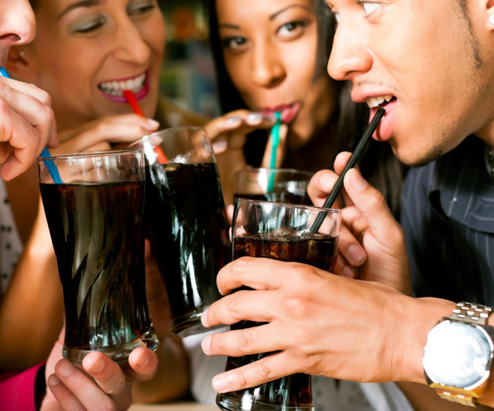 Codziennie pijesz napoje typu light? Dietetycy wyjaśniają ich wpływ na organizm