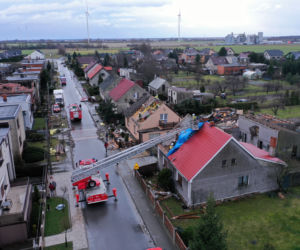 Usuwanie skutków wichury w Dobrzycy