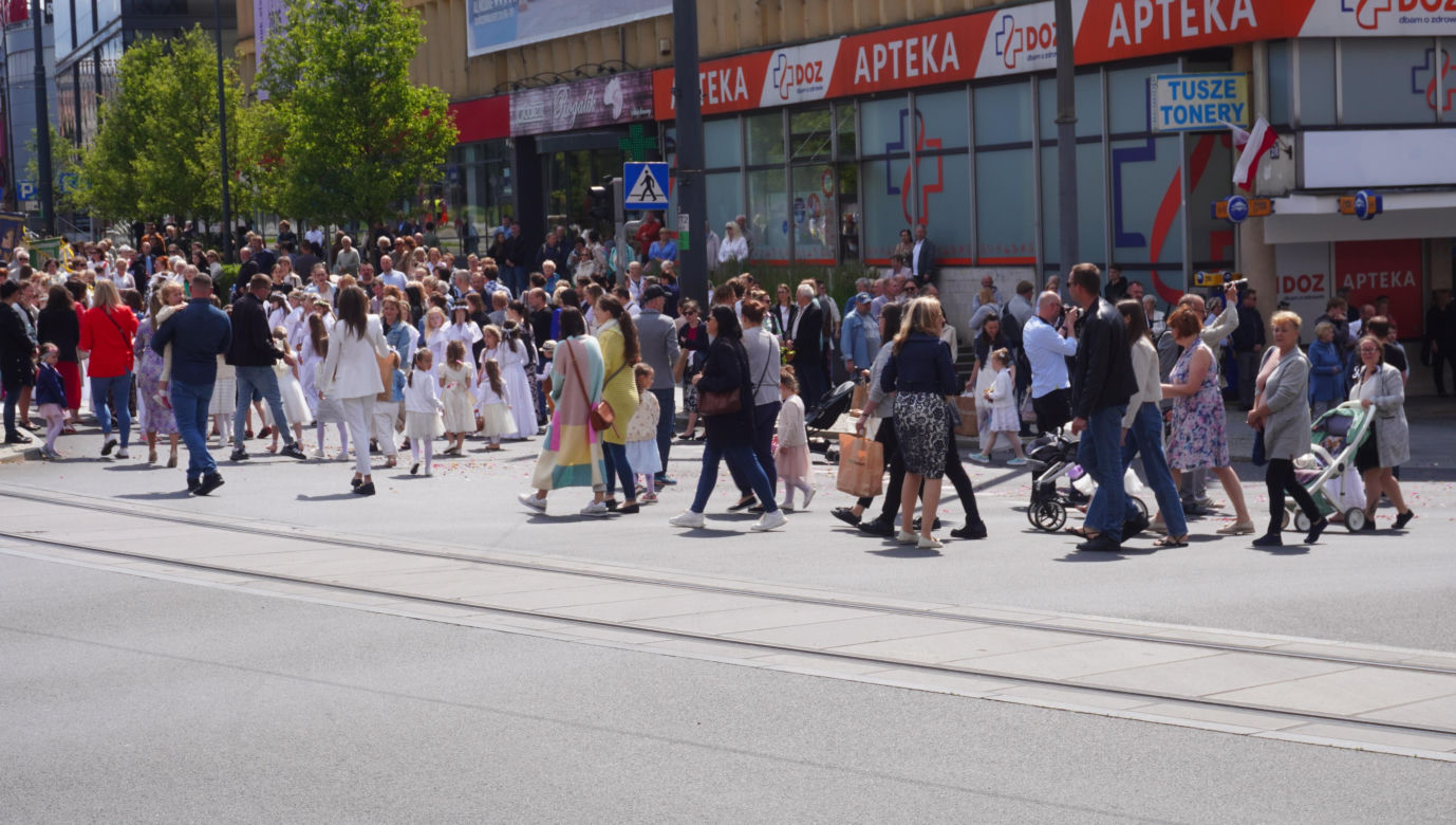 Boże Ciało 2025. Tysiące osób uczestniczyło w olsztyńskich procesjach