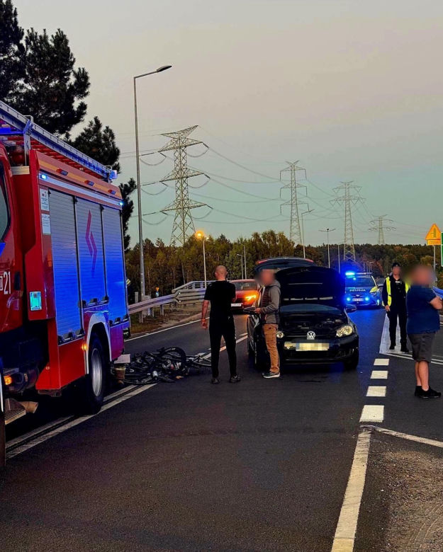 Dramat na wiadukcie w Polkowicach. Samochód wjechał w grupę rowerzystów!
