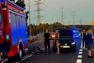 Dramat na wiadukcie w Polkowicach. Samochód wjechał w grupę rowerzystów!