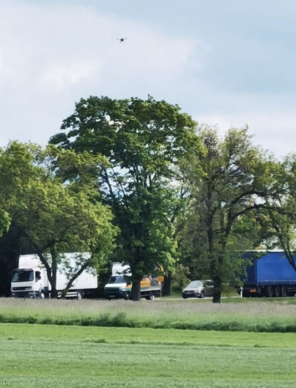 Pogrom wśród piratów drogowych na dk 71! 24 wykroczenia w trzy godziny. Policjanci użyli drona