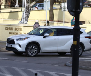 Piasek parkuje na miejscu dla niepełnosprawnych