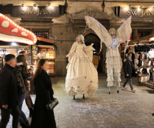 Wroclaw. Jarmark Bozonarodzeniowy juz otwarty.