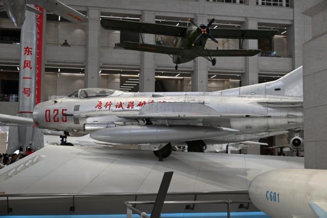 Rój starych myśliwców J-6 przerobionych na drony. Jak Chiny planują obezwładnić obronę Tajwanu?