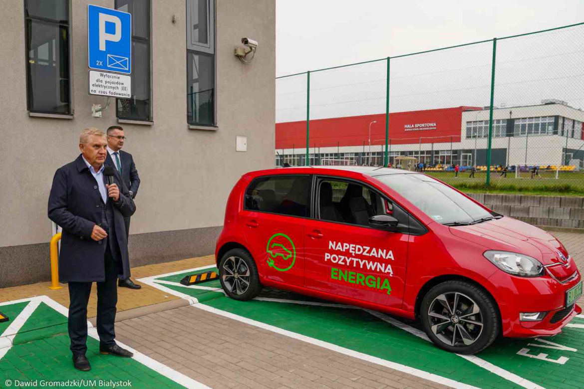 Nowa stacja ładowania pojazdów elektrycznych w Białymstoku. Gdzie się pojawiła? [ZDJĘCIA]