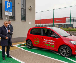 Nowa stacja ładowania pojazdów elektrycznych w Białymstoku. Gdzie się pojawiła? [ZDJĘCIA]