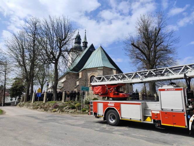Druh Bogdan uderzył w słup jadąc do pożaru traw. Słowa księdza podczas pogrzebu wyciskają łzy