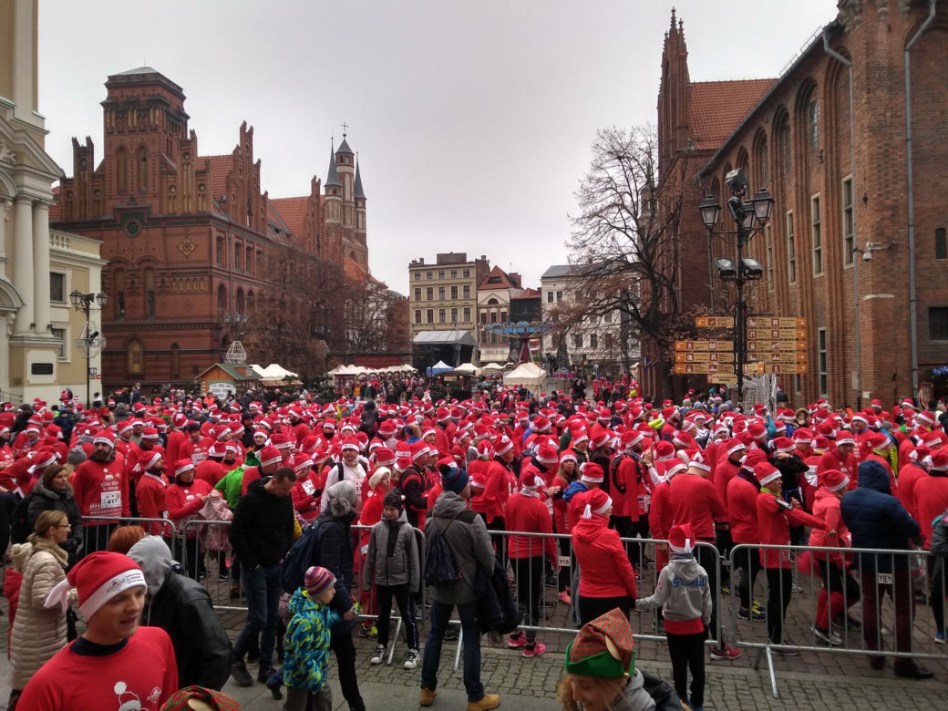 Piękny Festiwal Biegów Świętych Mikołajów Fabryki Cukierniczej Kopernik