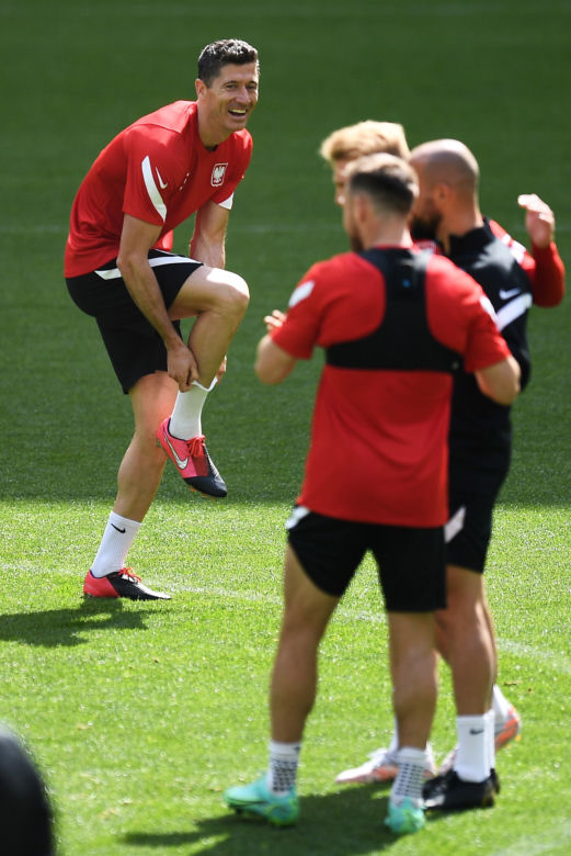 Euro 2021: Polacy w dobrych nastrojach podczas treningu przed meczem ze Słowacją [ZDJĘCIA]