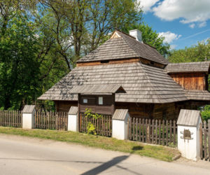 To jedno z najpiękniejszych miast Małopolski. W średniowieczu było wsią, w której mieszkali zakonnicy z Jerozolimy