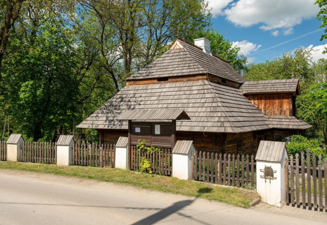 To jedno z najpiękniejszych miast Małopolski. W średniowieczu było wsią, w której mieszkali zakonnicy z Jerozolimy