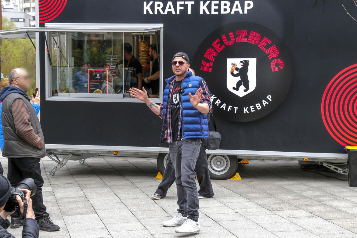 Kebab Filipa Chajzera okradziony. "Złodzieju, oddaj pieniądze" 