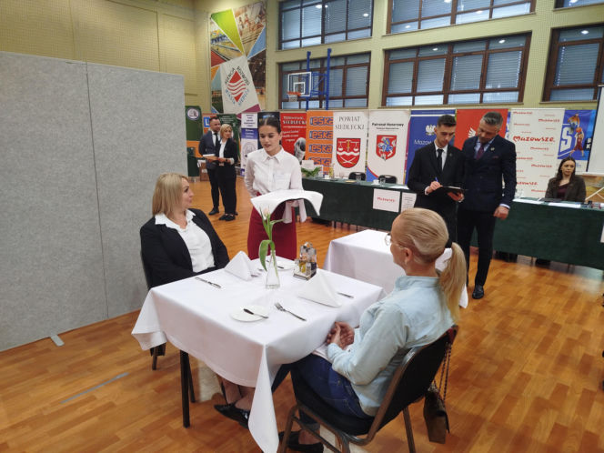 Już po raz ósmy w Siedlcach rywalizowali młodzi kelnerzy z całej Polski