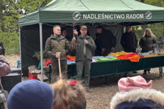 Uczniowie z Radomia i okolicy wzięli udział w akcji „Sadzenia Lasu”. To z okazji Międzynarodowego Dnia Lasów