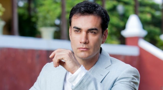 OTCHŁAŃ NAMIĘTNOŚCI. Damian (David Zepeda)