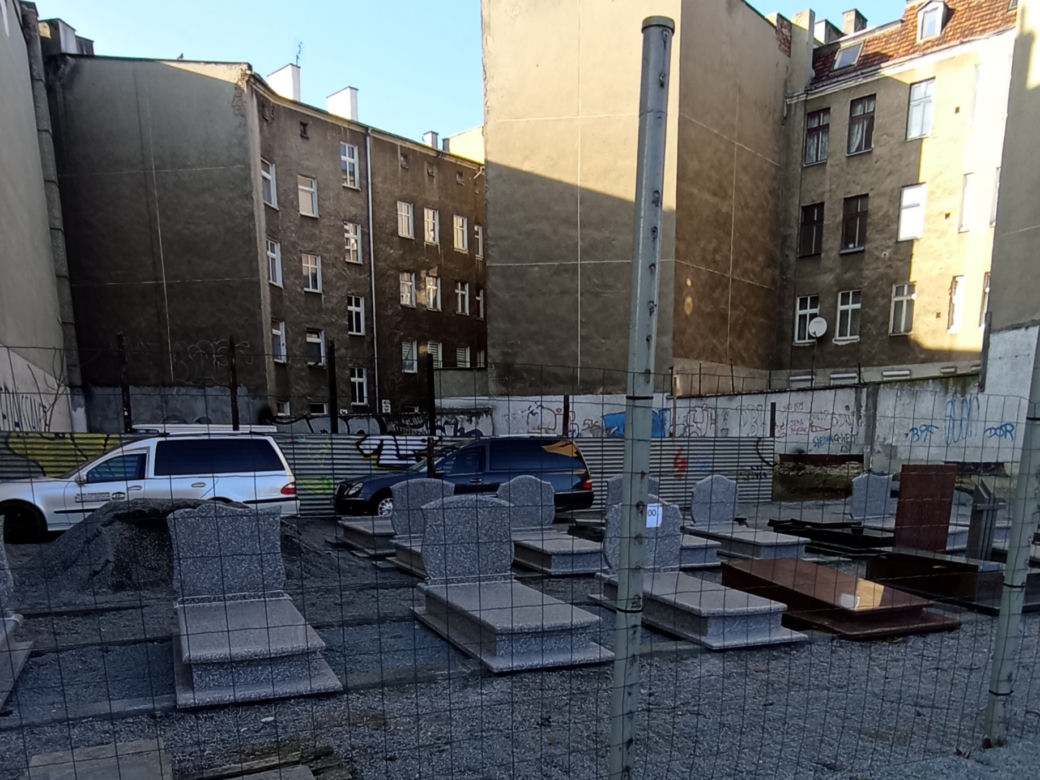 Wystawa nagrobków w centrum Szczecina