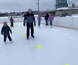 Lodowisko w Centrum Rekreacyjno-Sportowym Ukiel