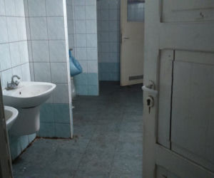 Fatalne warunki na komisariacie we Wrocławiu