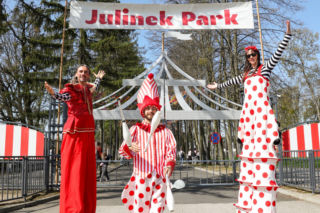 Cyrkowa majówka w Julinek Park. Poznaj świat, w którym dzieje się wszystko