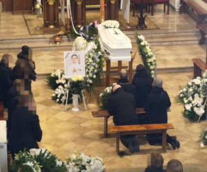 Pogrzeb 11-letniego aktora. Nikodem Marecki spoczął w białej trumnie. Żegnały go tłumy