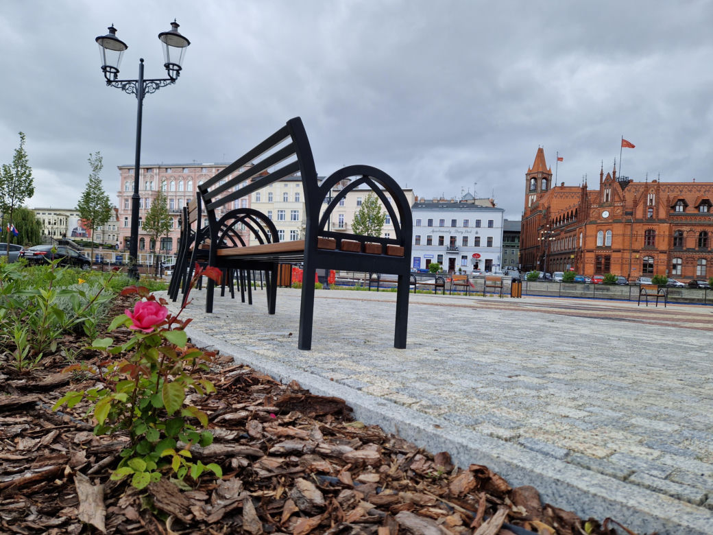 Rybi Rynek w Bydgoszczy niemal gotowy. Eleganckie nabrzeże już cieszy oczy!