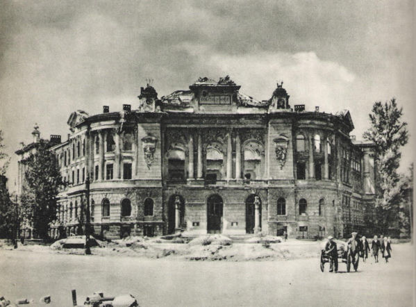 Sekret Politechniki Warszawskiej. Jeden detal sprawił, że przetrwał wojenną pożogę.