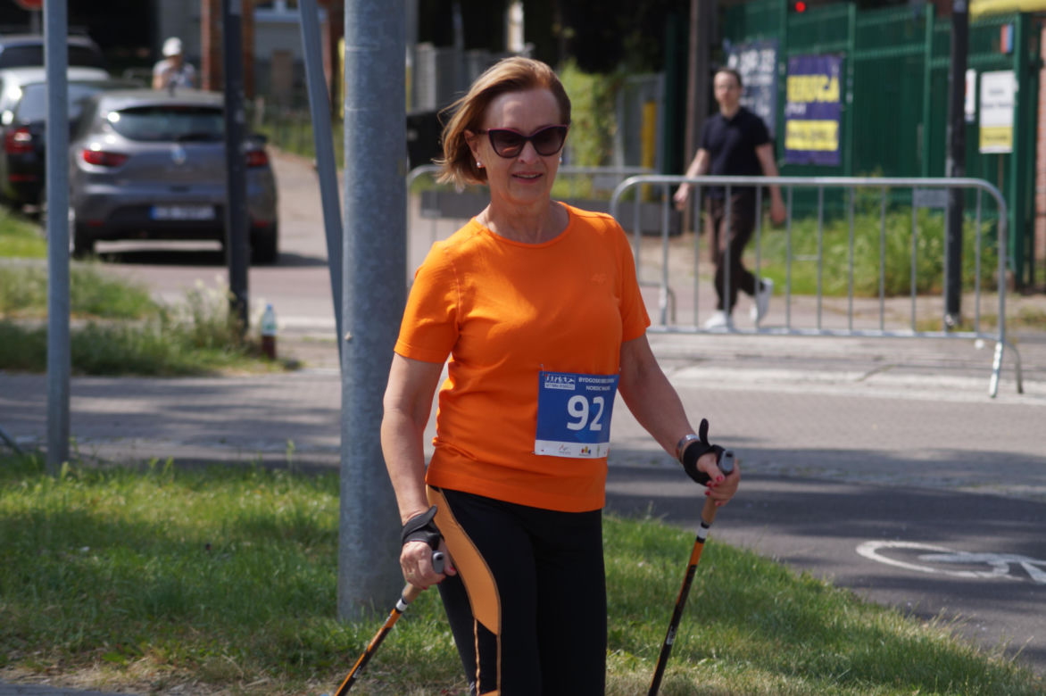 Seniorzy w Bydgoszczy pokazali moc! Blisko setka na starcie pierwszego Biegu Seniora