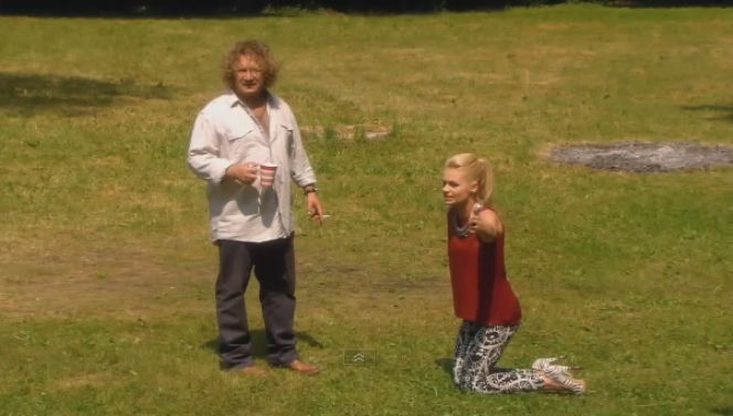 Ranczo 8 sezon odc. 94. Monika (Emilia Komarnicka), Kusy (Paweł Królikowski)