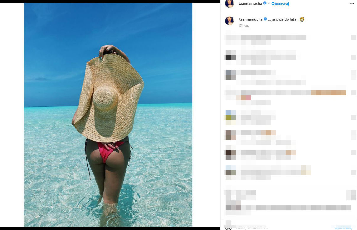 Anna Mucha wypina pośladki przed kościołem