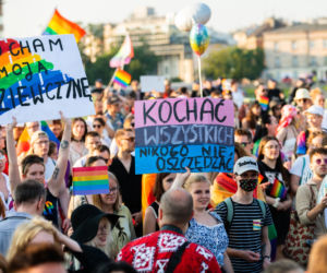 Marsz Równości w Krakowie - tłumy na wydarzeniu pod hasłem Zaczerpnąć tchu.