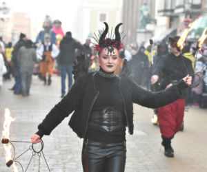 Orszak Trzech Króli 2026 w Toruniu. Zdjęcia z samego serca starówki