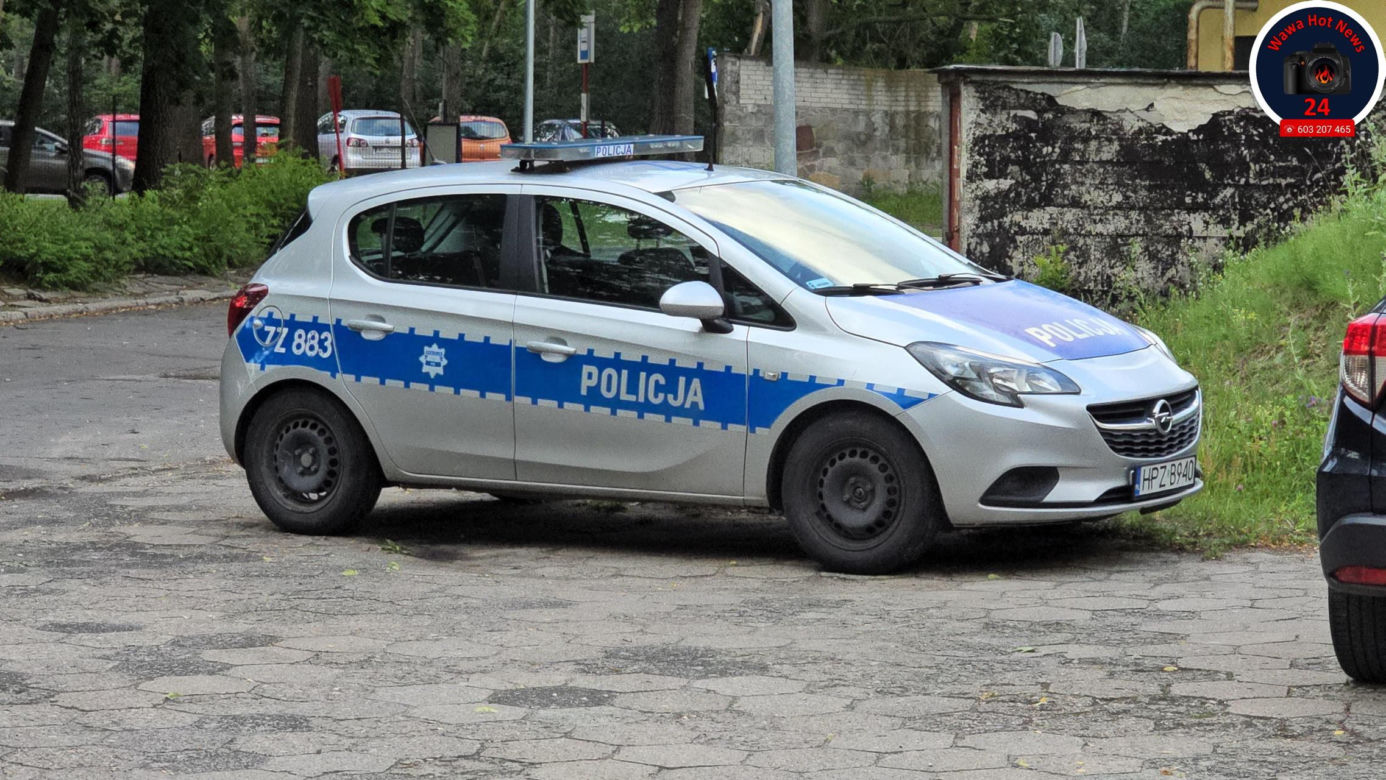 Auto staranowało ludzi i uderzyło w budynek szpitala. Groźny incydent w Otwocku