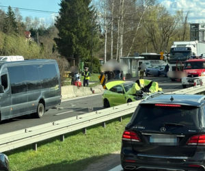Zderzenie busa z osobówką na Zakopiance! Pięć osób rannych