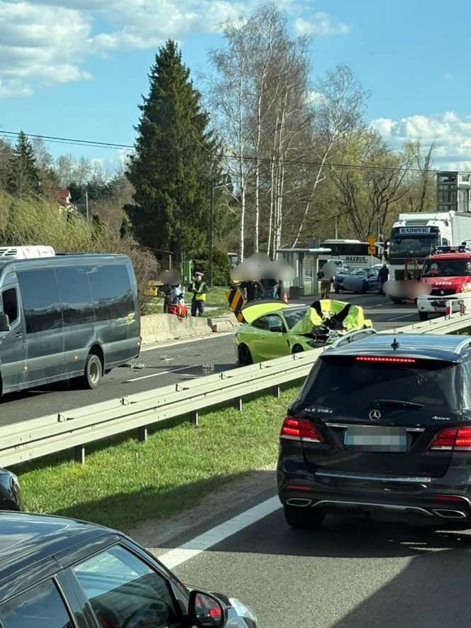 Zderzenie busa z osobówką na Zakopiance! Pięć osób rannych