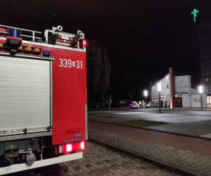 Samochód osobowy wjechał w kościół w Siechnicach 