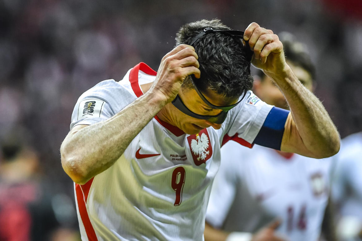 Robert Lewandowski w czarnej masce