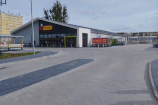 Rośnie nowy park handlowy. Otwarcie pierwszego sklepu. Biedronka przygotowała prezenty dla klientów