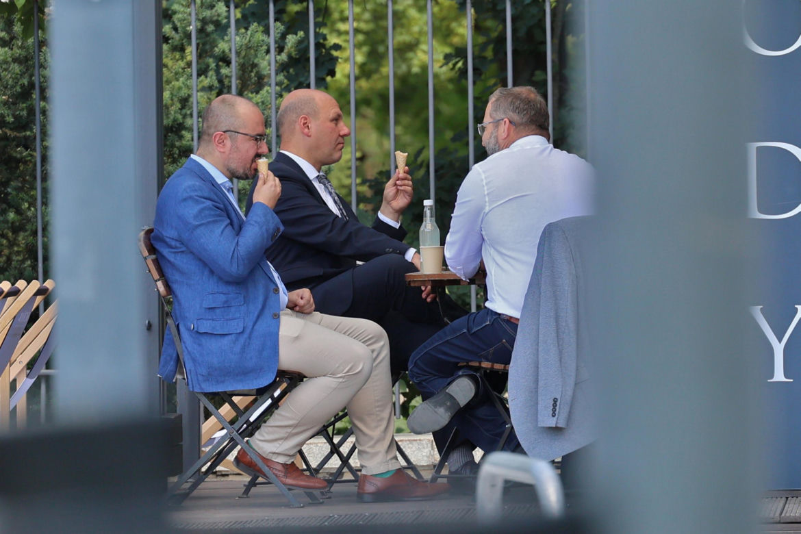 Posłowie PiS poszli na lody