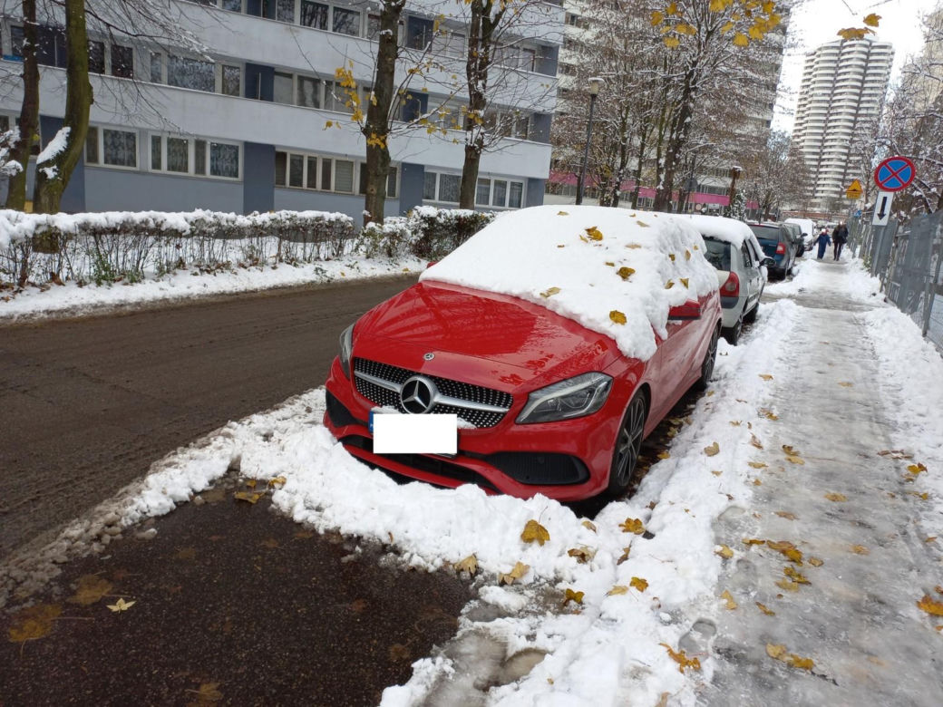 Tak parkują "miszczowie parkowania" z Katowic. Strażnicy miejscy rozkładają ręce 