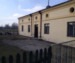 Ksiądz oszalał! Rzucił się z siekierą na parafiankę
