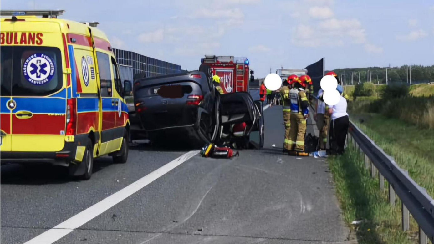 Wypadek na A4. Siedem osób poszkodowanych po zderzeniu osobówki z kamperem. Poważne utrudnienia