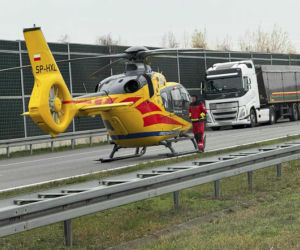 Pożar ciężarówki, potem wypadek. Laweta wioząca busy wjechała w tira na A2