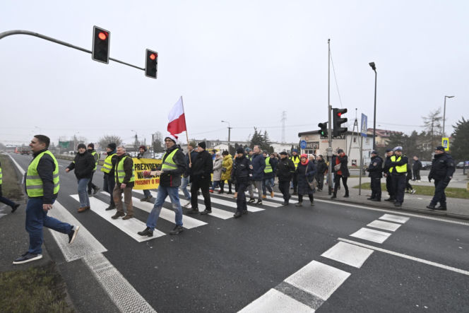 Mają dość korków, chcą buspas. W godzinach szczytu protestowali na pasach