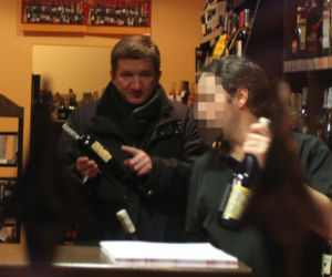 Prawica kupuje choinkę... a lewica wino