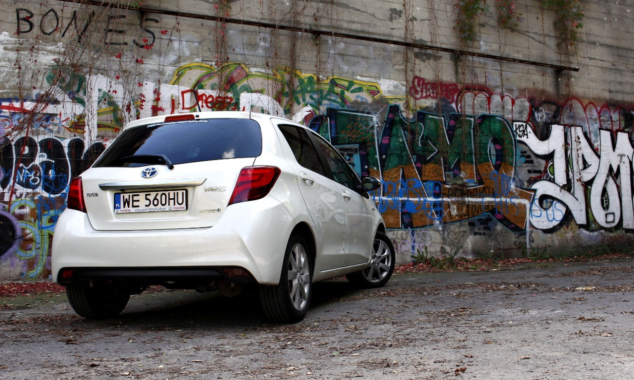 Toyota Yaris Hybrid lifting 2014