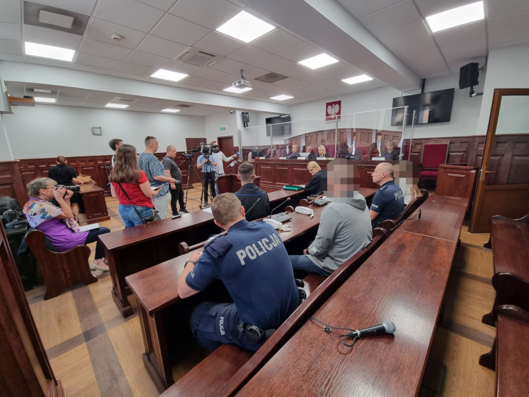 Proces w sprawie znęcania się nad 5-letnimi bliźniaczkami
